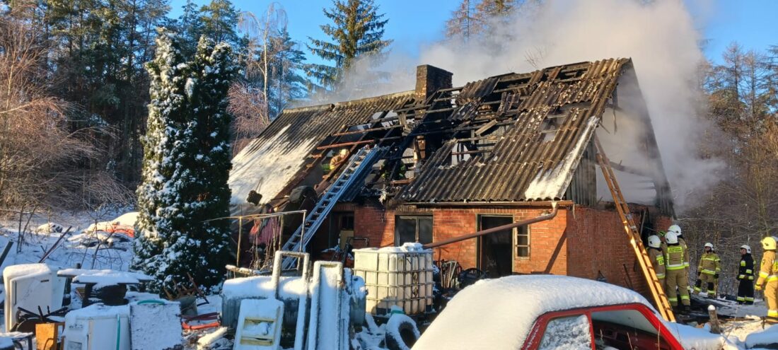 Klukowa Huta. Zwęglone zwłoki znalezione w pożarze budynku