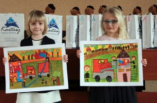 Komendant PSP  i burmistrz Kartuz nagrodzili młodych plastyków  [ZDJĘCIA]