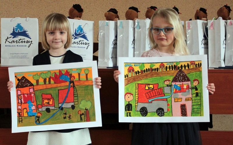 Komendant PSP  i burmistrz Kartuz nagrodzili młodych plastyków  [ZDJĘCIA]