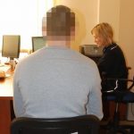 Mistrz parkowania uderzył w Kartuzach strażnika