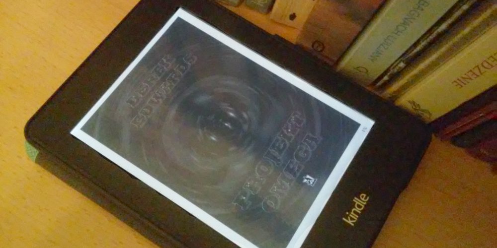 „Projekt Omega” Dereka Edwardsa [RECENZJA]