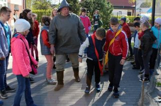 LGR Kaszuby w Chmielnie: pokazy połowu ryb pod lodem [ZDJĘCIA]