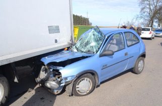 Wyczechowo. Kolizja opla z iveco [ZDJĘCIA]