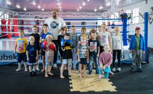 Artur Siódmiak spotkał się z dziećmi w Kaszubskim Centrum Sportów Walki