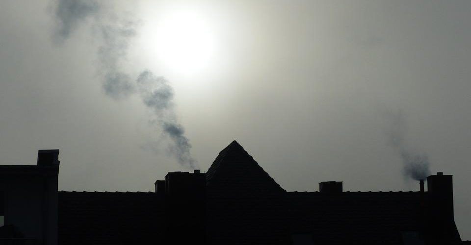 Burmistrz przestrzega przed spalaniem śmieci