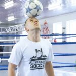 Adam Zaworski z Mściszewic zawodnik football freestyling [WIDEO]