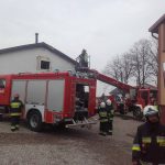 Pożar w Małkowie: tliło się na poddaszu [ZDJĘCIA]