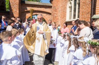 I KOmunia św. w kartuskiej kolegiacie/ fot. M. Konkol