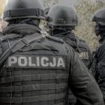 Kartuscy policjanci zatrzymali włamywacza i dwóch napastników