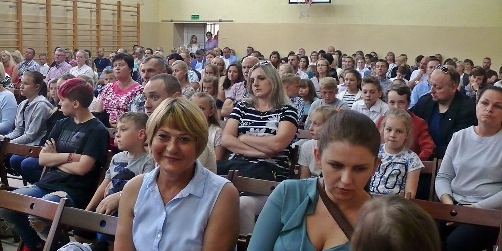 fot. Alicja Hinc/ Rozdanie proporczyków