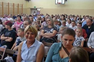 fot. Alicja Hinc/ Rozdanie proporczyków