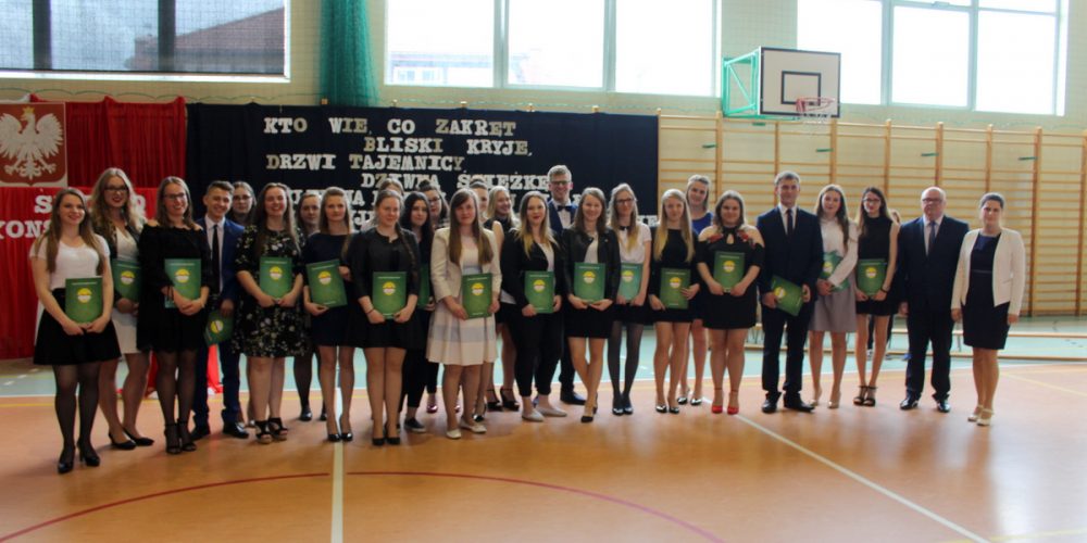 Maturzyści mówią „do widzenia” sierakowickiemu ZSP