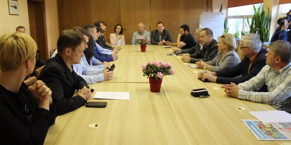 W Urzędzie Miejskim w Kartuzach odbyło się pierwsze tego typu spotkanie w powiecie. Rozmawiano o transparentności i partycypacji fot. Piotr Chistowski / zKaszub.info