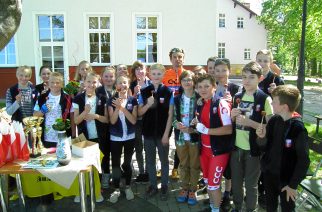 Kolarz Piotr Wadecki spotkał się uczniami Szkoły Podstawowej w Pępowie fot. SP w Pępowie