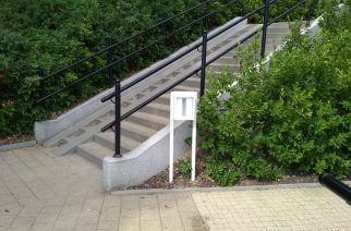 Gmina Żukowo prosi o uszanowanie wspólnego dobra i nieniszczenie dystrybutorów z woreczkami fot. UG w Żukowie