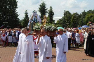 Tłumy wiernych modliły się na odpuście w sianowskim Sanktuarium [ZDJĘCIA]