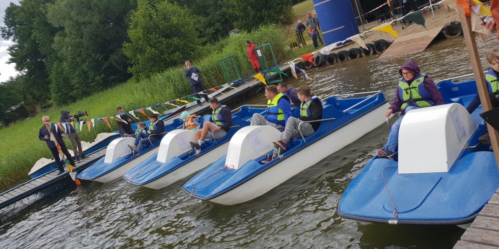 IV Mistrzostwa Kaszub w wyścigach na rowerach wodnych po raz kolejny zgromadziły amatorów sportów wodnych