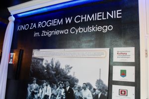 Kino za Rogiem w Chmielnie zyskało patrona, Zbigniewa Cybulskiego fot. P.CH. / zKaszub.info