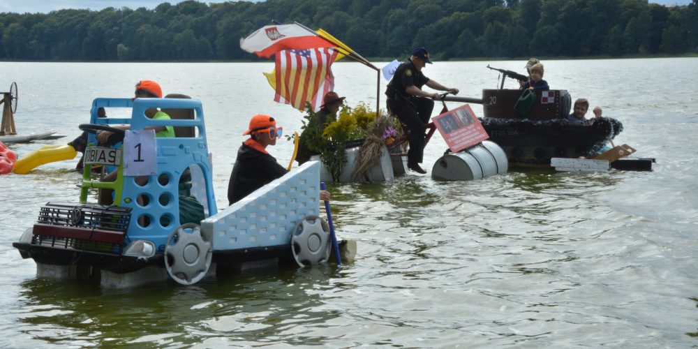 Pływanie na byle czym po raz szósty w Tuchomiu