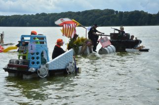 Pływanie na byle czym po raz szósty w Tuchomiu
