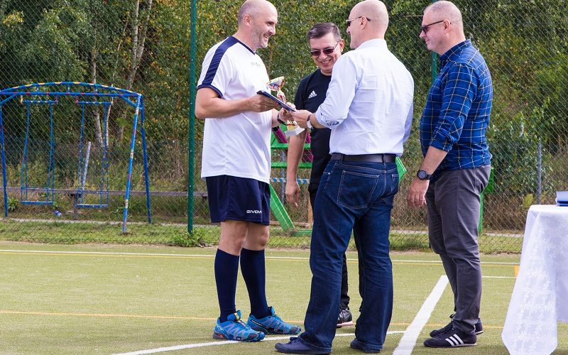 Policjanci, księża, samorządowcy… Za nami Turniej integracyjny Piłki Nożnej