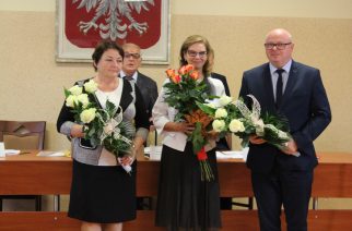 Dyrektorzy szkół odebrali gratulacje od Starosty, Zarządu i Prezydium Powiatu fot. P.CH. / zKaszub.info