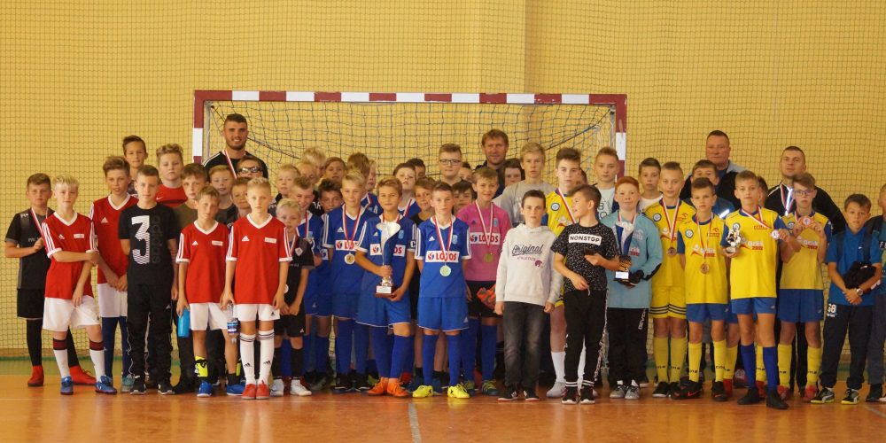 Stężyccy uczniowie zwycięzcami powiatowych rozgrywek halowej piłki nożnej