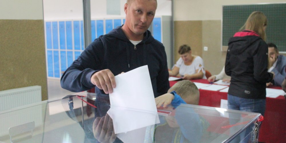 Trwają wybory samorządowe [ZDJĘCIA]