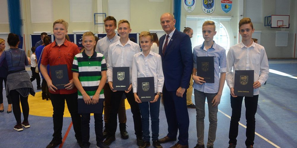 Wręczono stypendia najzdolniejszym uczniom w gminie Żukowo