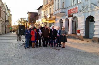 Ostatnia prosta kampanii. Kandydaci Prawa i Sprawiedliwości na kartuskim Rynku