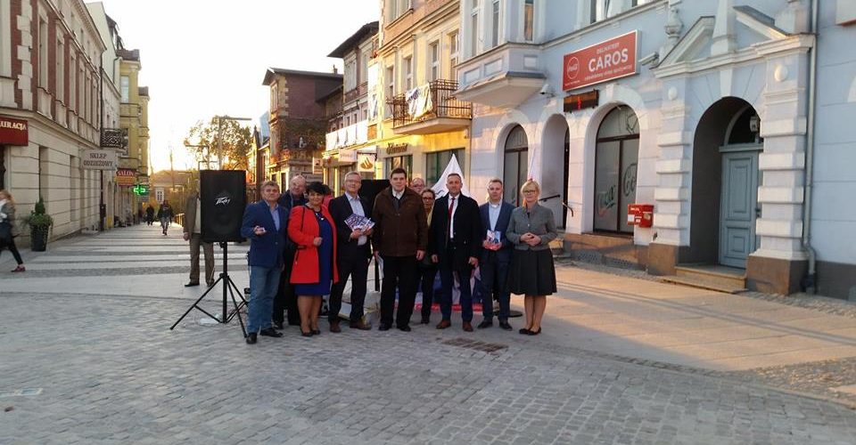 Ostatnia prosta kampanii. Kandydaci Prawa i Sprawiedliwości na kartuskim Rynku