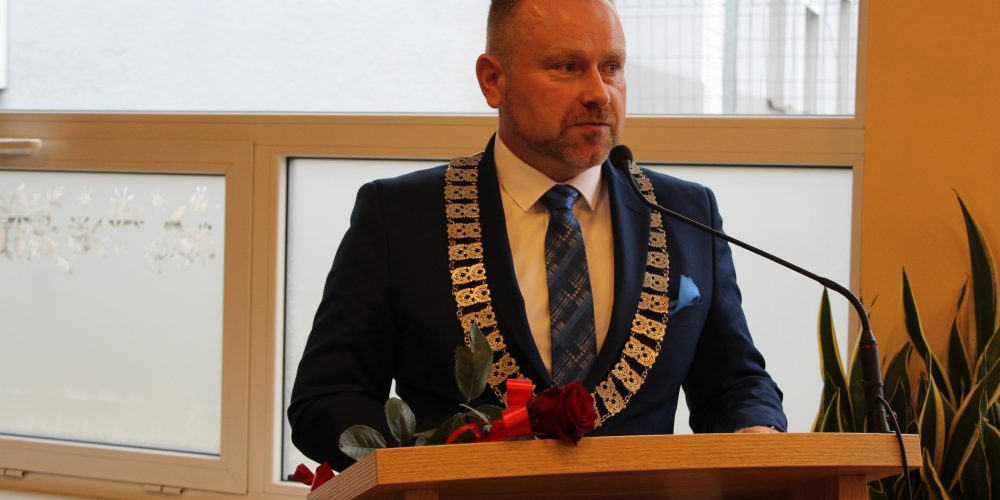 Mariusz Treder Przewodniczącym Rady Miejskiej w Kartuzach. Wiceprzewodniczącymi Tomasz Belgrau i Jacek Wesołowski [ZDJĘCIA]