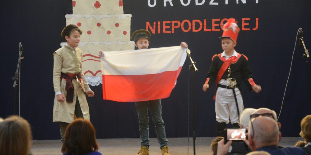 Uczniowie z gminy Żukowo uczcili Dzień Niepodległości
