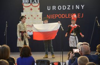Uczniowie z gminy Żukowo uczcili Dzień Niepodległości