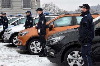 Kartuska policja z sześcioma nowymi radiowozami [ZDJĘCIA]