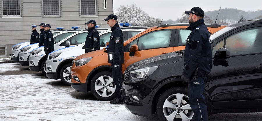 Kartuska policja z sześcioma nowymi radiowozami [ZDJĘCIA]