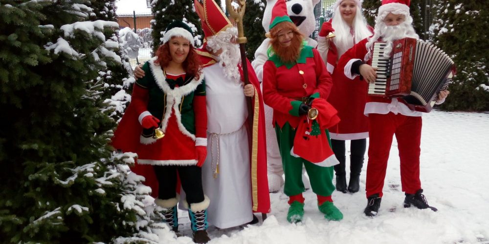 Święty Mikołaj odwiedził dzieci w szkołach