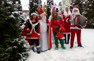 Święty Mikołaj odwiedził dzieci w szkołach