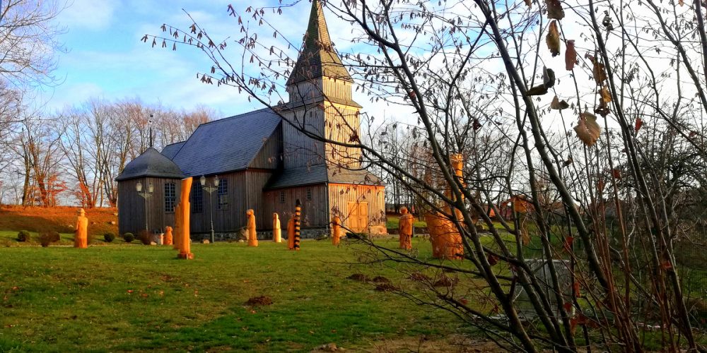 Drewniany Zabytkowy Kościół św. Marcina w Sierakowicach /fot. zKaszub.info