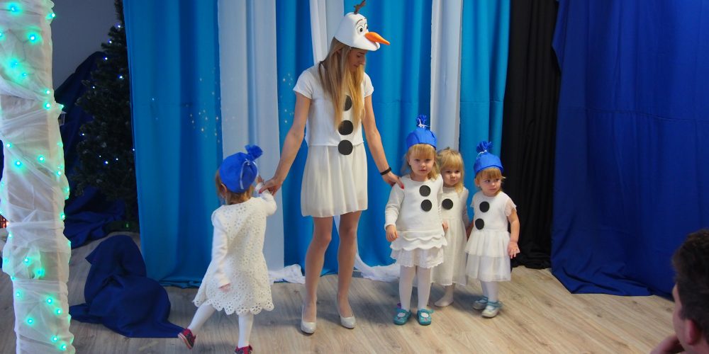 Dzieci z Przedszkola „Gucio” celebrują pamięć o narodzeniu Pana Jezusa w Betlejem [ZDJĘCIA]