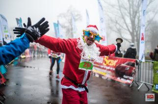 Gorąca i kolorowa niedziela zapowiada się w Kartuzach!  Barwny Santa RUN z setkami uczestników!
