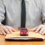 Umowa kupna sprzedaży samochodu – niezbędne formalności przy zakupie auta