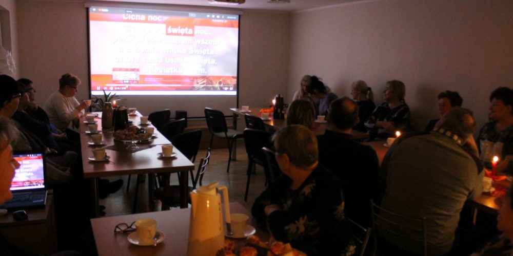 Wspólne kolędowanie w przodkowskiej bibliotece