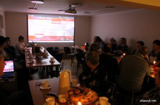 Wspólne kolędowanie w przodkowskiej bibliotece