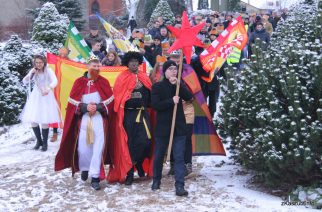 Barwny Orszak Trzech Króli na ulicach Sierakowic! [ZDJĘCIA]
