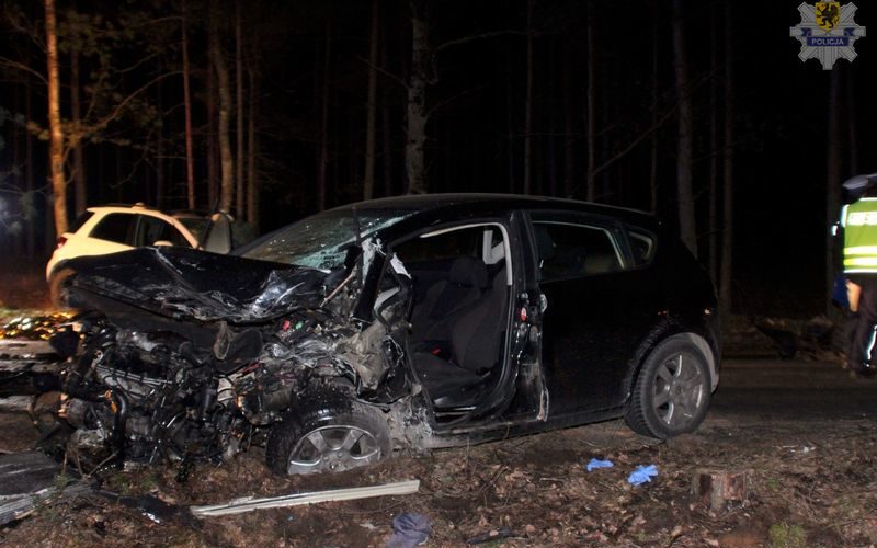Wypadek koło Olpucha. Dwie osoby nie żyją