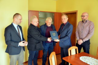 Umowa na asfaltowanie drogi w Widlinie podpisana