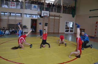 W Staniszewie ruszyły zapasy! Pierwsze działanie Stowarzyszenia dla Społeczności Szkolnej w Staniszewie „Szkoła na Miotle”.