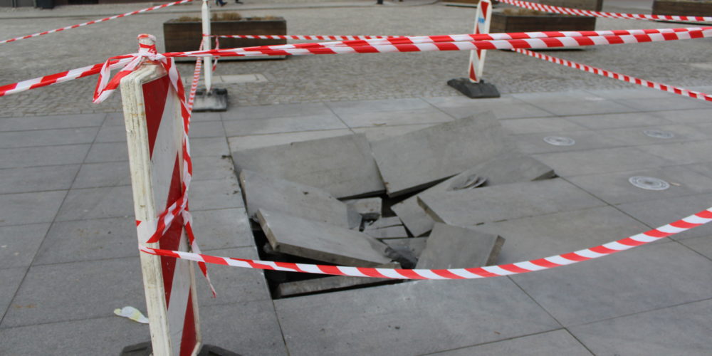 Fontanna na kartuskim Rynku uszkodzona [ZDJĘCIA]