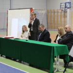 Burzliwa dyskusja ws. obwodów szkół w Kiełpinie i Dzierżążnie. Rodzice otrzymają ankietę